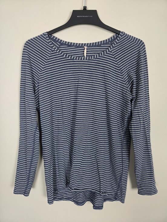 lululemon athletica Tops - Lululemon Emerald Long Sleeve Size 8 Striped Blue White Yoga Commute Athleisure